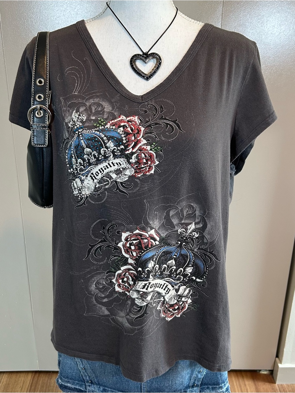Plus size Y2K Grunge Crowns Roses Bedazzle 2xl V-neck Shirt